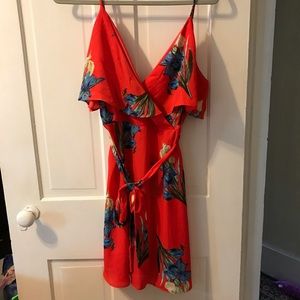 🌺Cute strappy floral dress!  Size L🌴